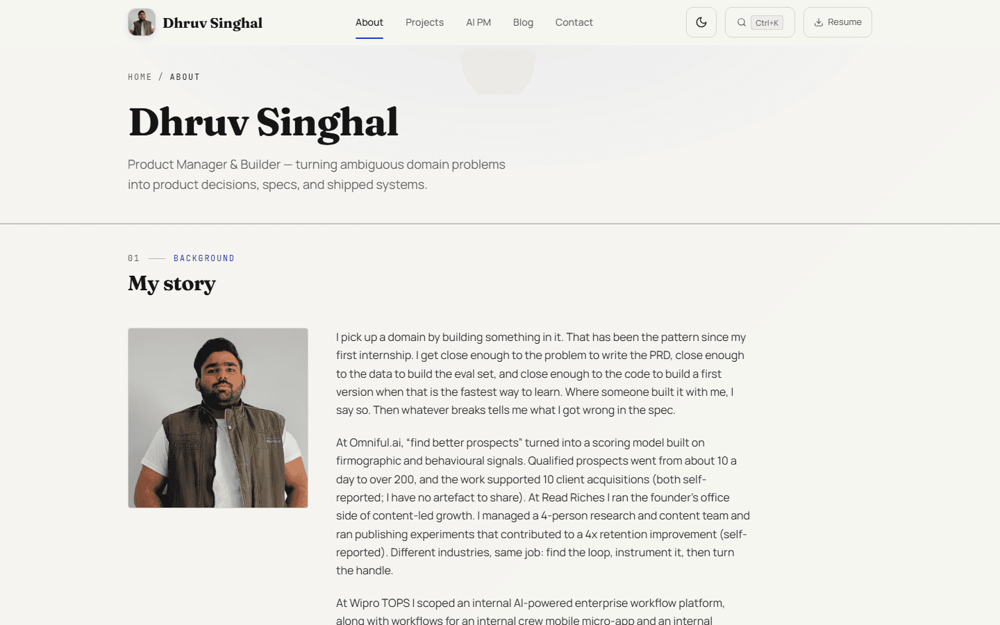 Portfolio about page: the name, a one-line positioning statement, a portrait and the opening of the background story.